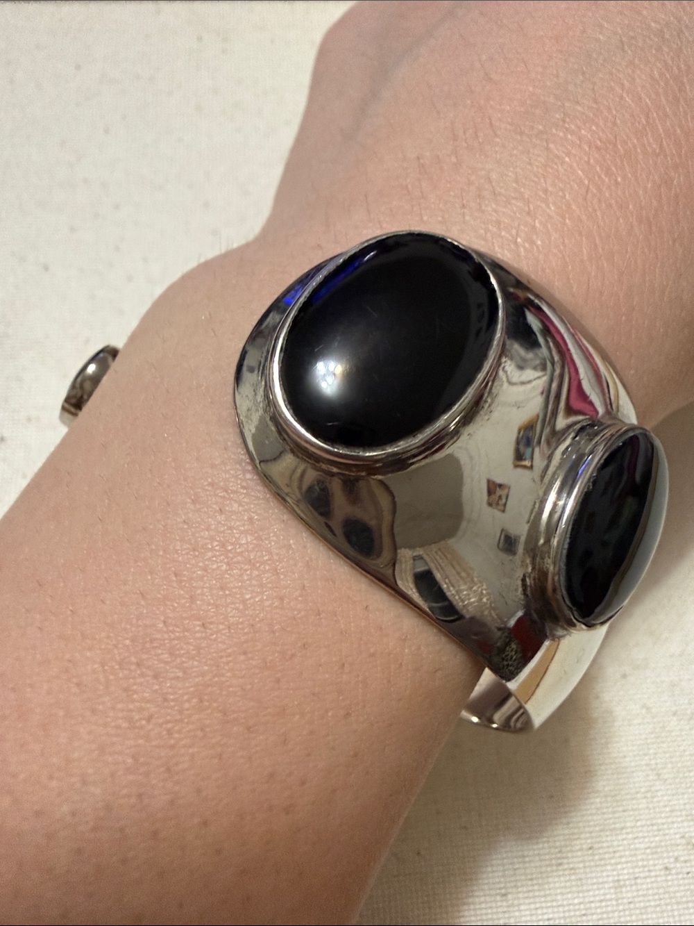 Stunning Native Hand Crafted Sterling Silver Cuff Bracelet with Black onyx Stone - Picture 2 of 16